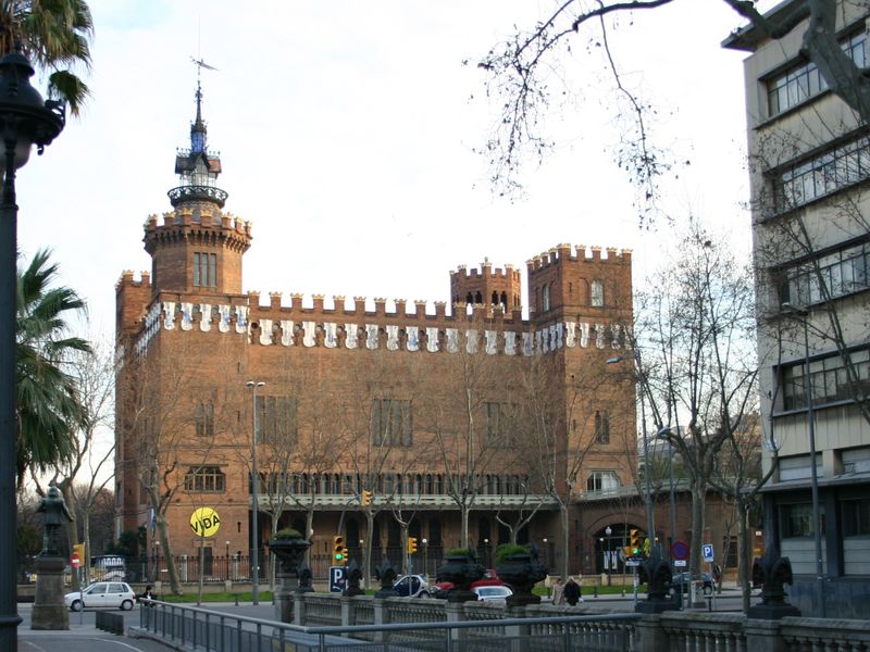 Archivo:Spain.Barcelona.Plaza.Ciutadella.Castell.dels.tres.dragons.jpg