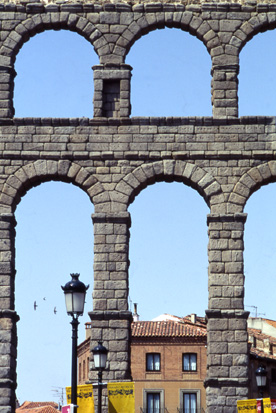 Arquería llamada «Puente del diablo» en el acueducto de Segovia.