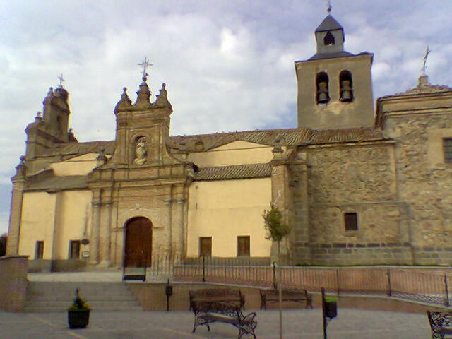 Archivo:Iglesia de Adanero.jpg
