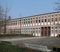 Escuela secundaria Georg Büchner, Darmstadt (1955-1960) junto con Karl Wimmenauer