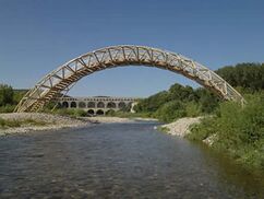 Puente de papel, Remoulin, Francia (2007)