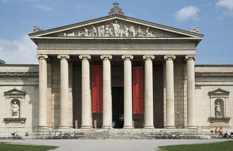 Archivo:The facade Munich Glyptotek 120420.jpg