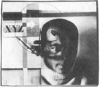 El constructor, un autorretrato hecho en fotomontaje, hacia 1925. La mano presente en la imagen apareció por primera vez como la mano de Dios en un diseño para un libro hecho en 1919 por Lissitzky. La mano reapareció seis años más tarde en su autorretrato. También puede verse en los anuncios para la firma Pelikan, y en diseños soviéticos posteriores.[2]
