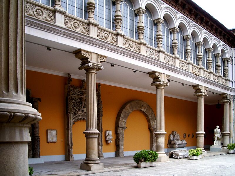 Archivo:Patio del Museo de Zaragoza-1.jpg