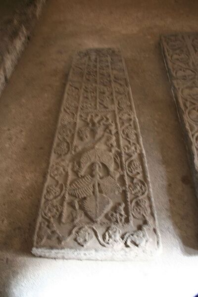Archivo:Lauda funeraria izquierda cripta santa leocadia.JPG