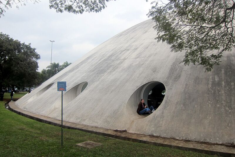Archivo:Niemeyer.PabellonLucasNogueira.3.jpg