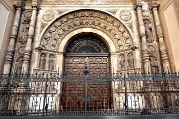 Portada de Santa Engracia (Zaragoza)