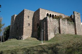 El castillo visto desde el torrente de Vallparadís