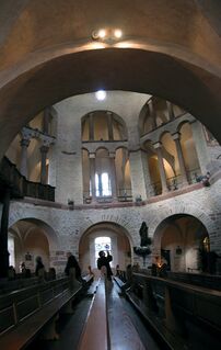 El interior de la cúpula Ottmarsheim en Alsacia.