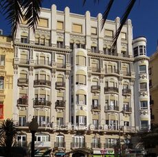 Edificio Lamaignere, Alicante (1918), junto con José Espuch.