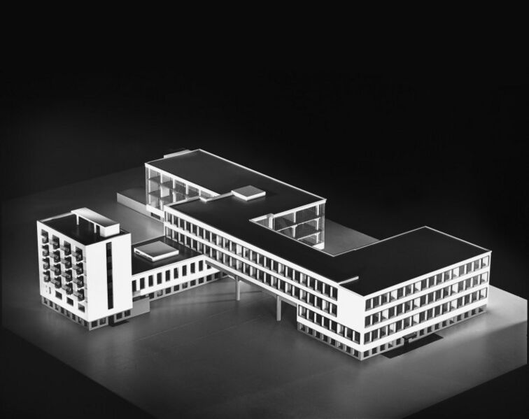 Archivo:Gropius.Edificio Bauhaus.8.jpg