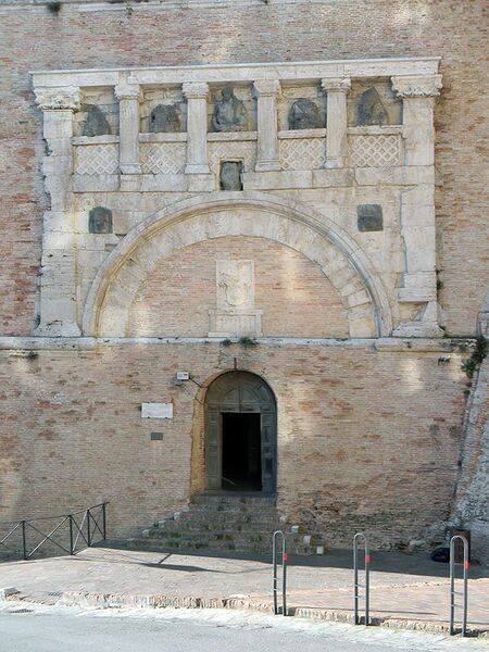 Archivo:Porta Marzia.JPG