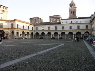 El Prato di Castello y el campanile de Santa Barbara, en el Palacio Ducal de Mantua