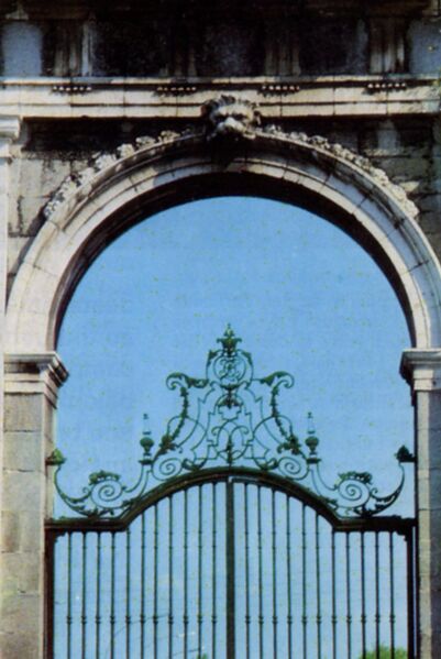 Archivo:Puerta de hierro.2.jpg