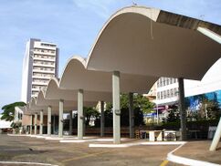 Estación de autobuses de Londrina (1950-1952) junto con Carlos Cascaldi.