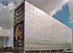 Instituto del Mundo Árabe de Jean Nouvel, París, Francia, 1987.