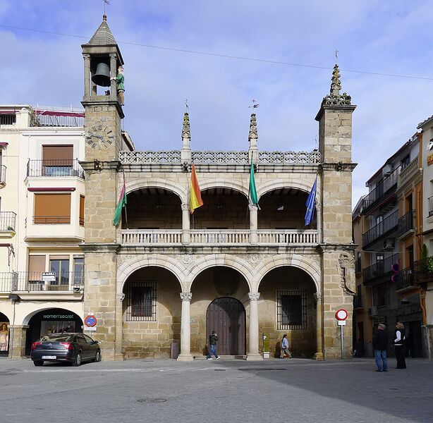 Archivo:Ayuntamiento de Plasencia (Cáceres).jpg