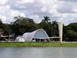 Niemeyer.IglesiaSanFrancisco.1.jpg
