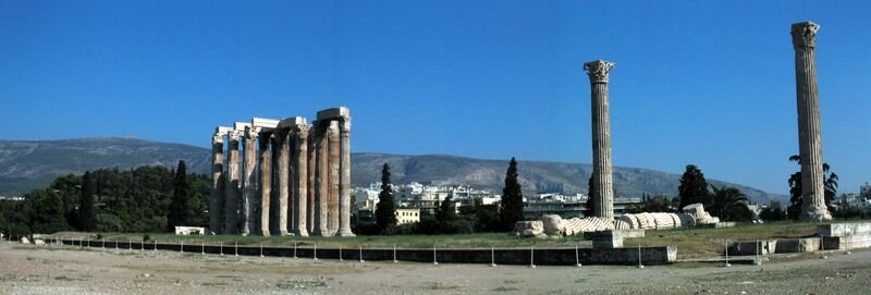 Archivo:Athens Temple of Olympian Zeus (panoramic).jpg