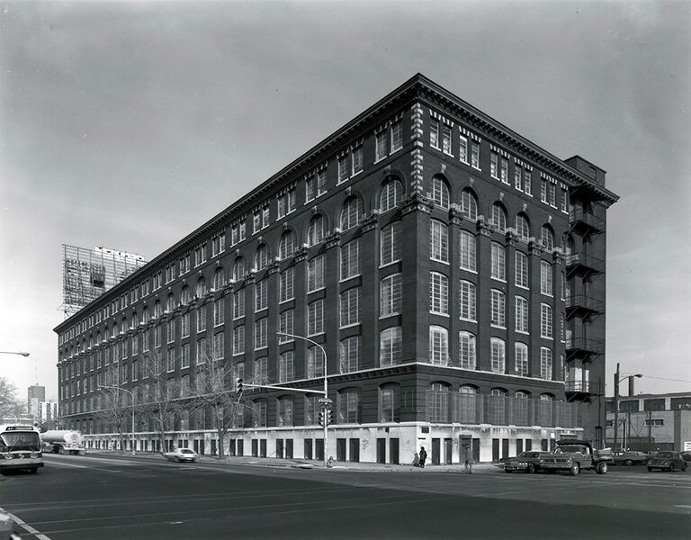 Archivo:1001 S Broad St Philadelphia PA John Wanamaker Clothing Factory Washington Avenue Historic District.jpg