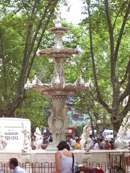 Archivo:Fuente plaza matriz.jpg