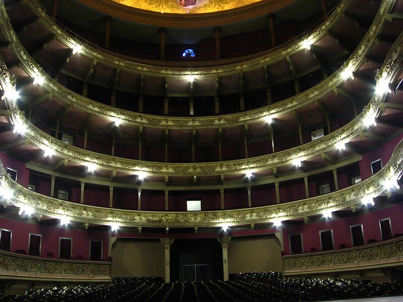 Archivo:Teatro el Circulo Rosario interior.jpg