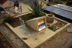 tumba de Le Corbusier y su esposa Yvonne, cementerio de Roquebrunne (1957)