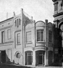 Almacén del Teatro Principal, Tarrasa (1911), junto con Enrique Catá.