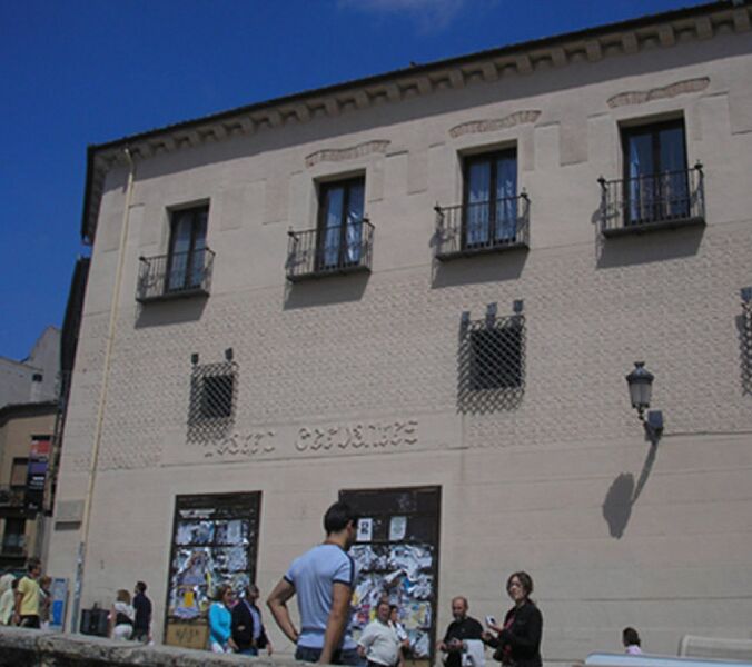 Archivo:Teatro Cervantes. Segovia.jpg