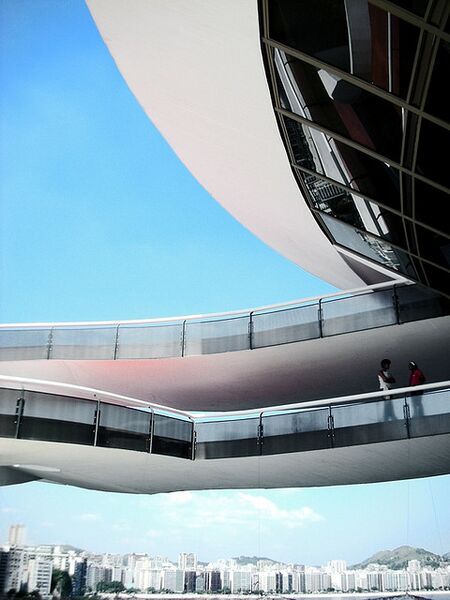Archivo:Niemeyer.MuseoNiteoi.3.jpg