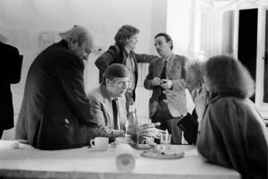 Team 10 en la Free University, Berlin, 1973. de Izquierda a derecha: Peter Smithson, Ungers, Schiedhelm, De Carlo, Van Eyck y Sia Bakema