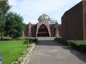 Wfm glasgow central mosque front.jpg