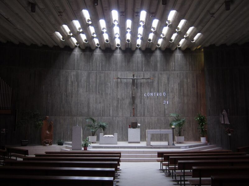 Archivo:Vista frontal del altar.jpg