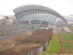 Estación ferroviaria aeropuerto Lyon-Saint Exupéry, Satolas, Francia. (1989-1994)