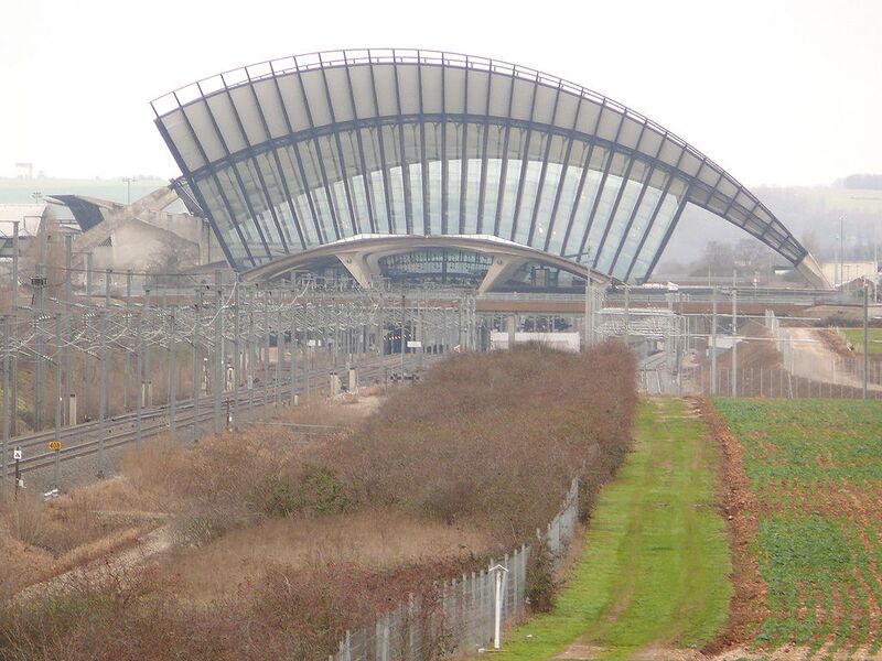 Archivo:Gare de Lyon St Exupéry vue du nord.JPG