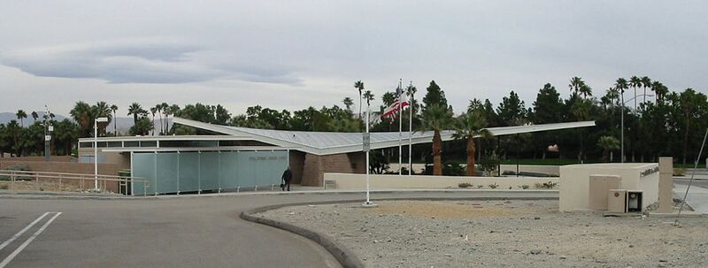 Archivo:Palm Springs Official Visitors Center.jpg