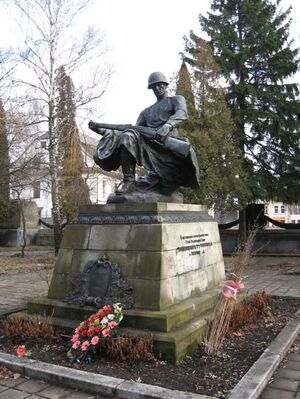 Brotherhood tomb of Soviet soldiers in Lvov.jpg