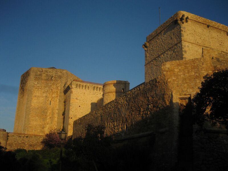 Archivo:Sanlucar barrameda castillo santiago2.jpg