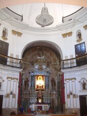 Interior de la iglesia, de planta circular.