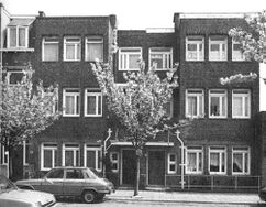 Dos casas en Eikstraat, La Haya (1920), junto con Bernard Bijvoet.