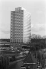 Hotel Okura, Ámsterdam (1968-1972) junto con Gerard Holt