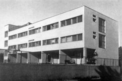 Residencia para el personal del hospital Pestújhely, Budapest (1936), junto con Farkas Molnár