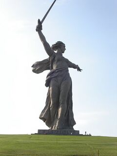 La estatua ¡La Madre Patria llama!, la más grande del mundo.
