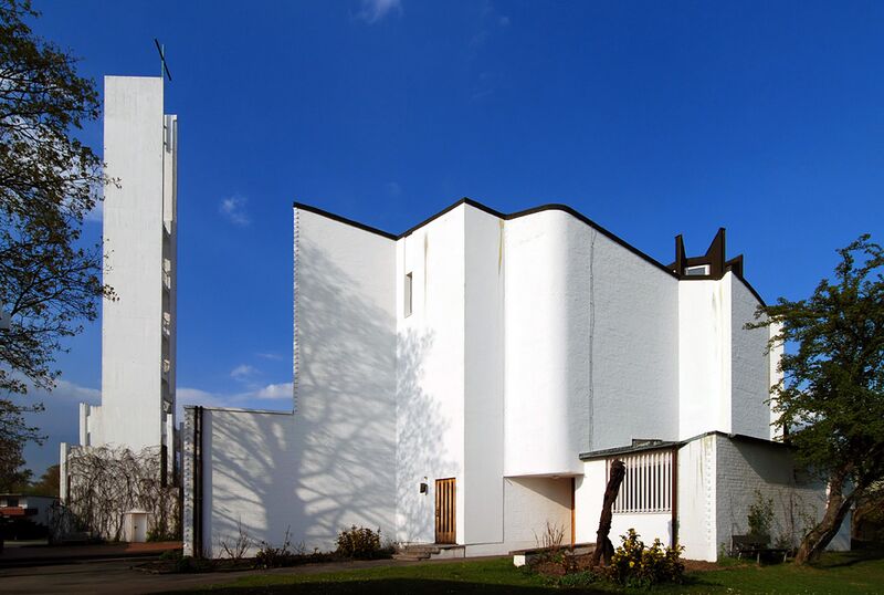 Archivo:AlvarAalto.IglesiaWolfsburgo.1.jpg