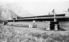Banff Park Pavilion, Banff National Park, Alberta, Canadá. (1911-1914)