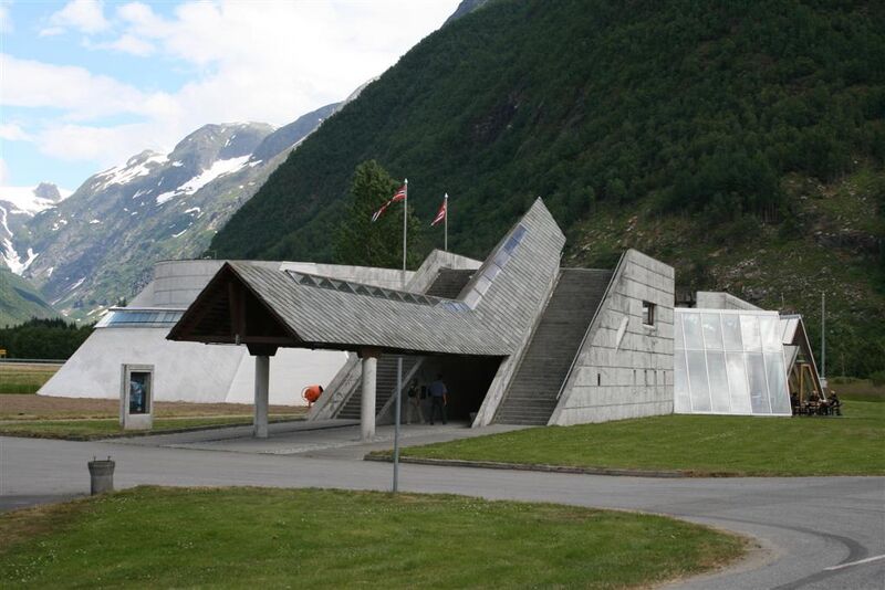Archivo:Norwegian Glacier Museum.JPG