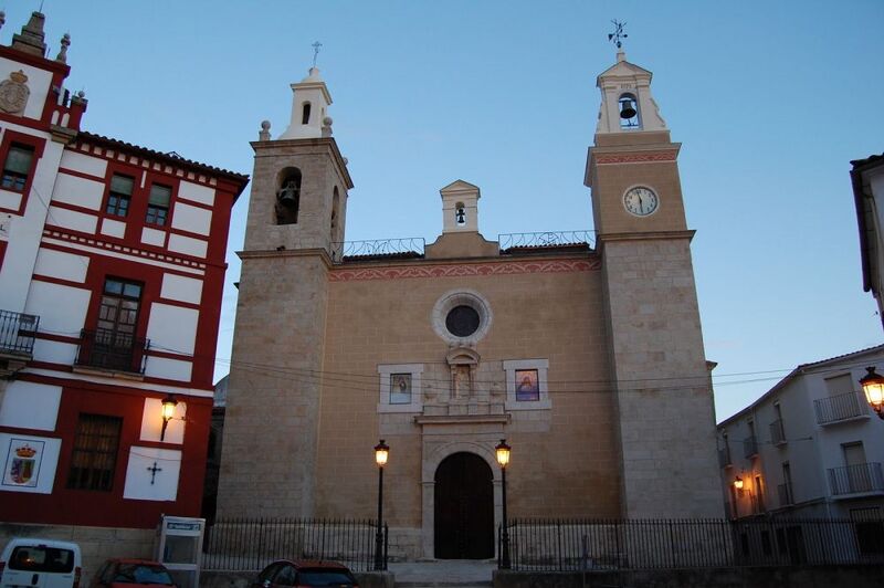 Archivo:Torrejoncillo.IglesiaSanAndres.jpg