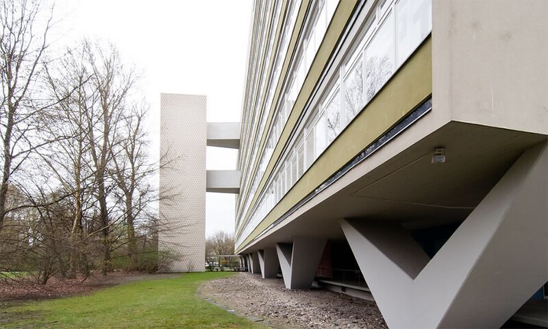 Archivo:Niemeyer.Interbau.7.jpg