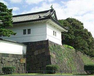 Muralla defensiva y edificios alrededor de Kōkyo