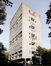 Edificio de viviendas en Hansaviertel, Berlín (1957-60), junto con Van den Broek